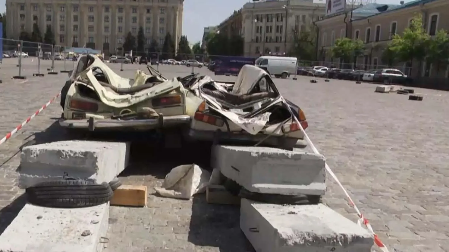 На змаганнях видовищно чавили машини На змаганнях видовищно чавили машини