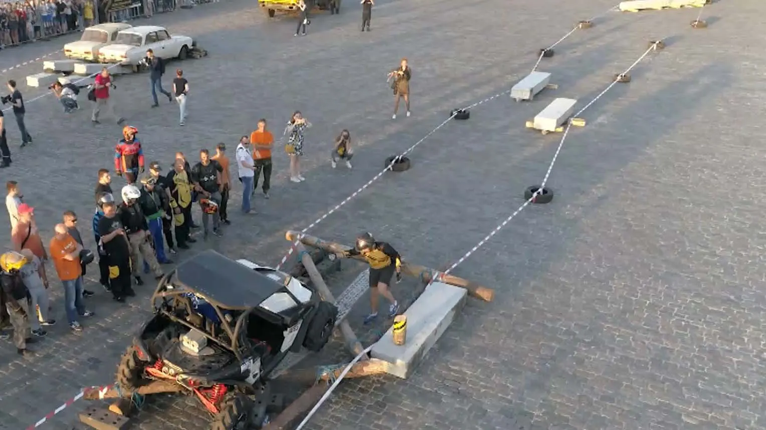 На змаганнях демонстрували еволюцію позашляховиків На змаганнях демонстрували еволюцію позашляховиків