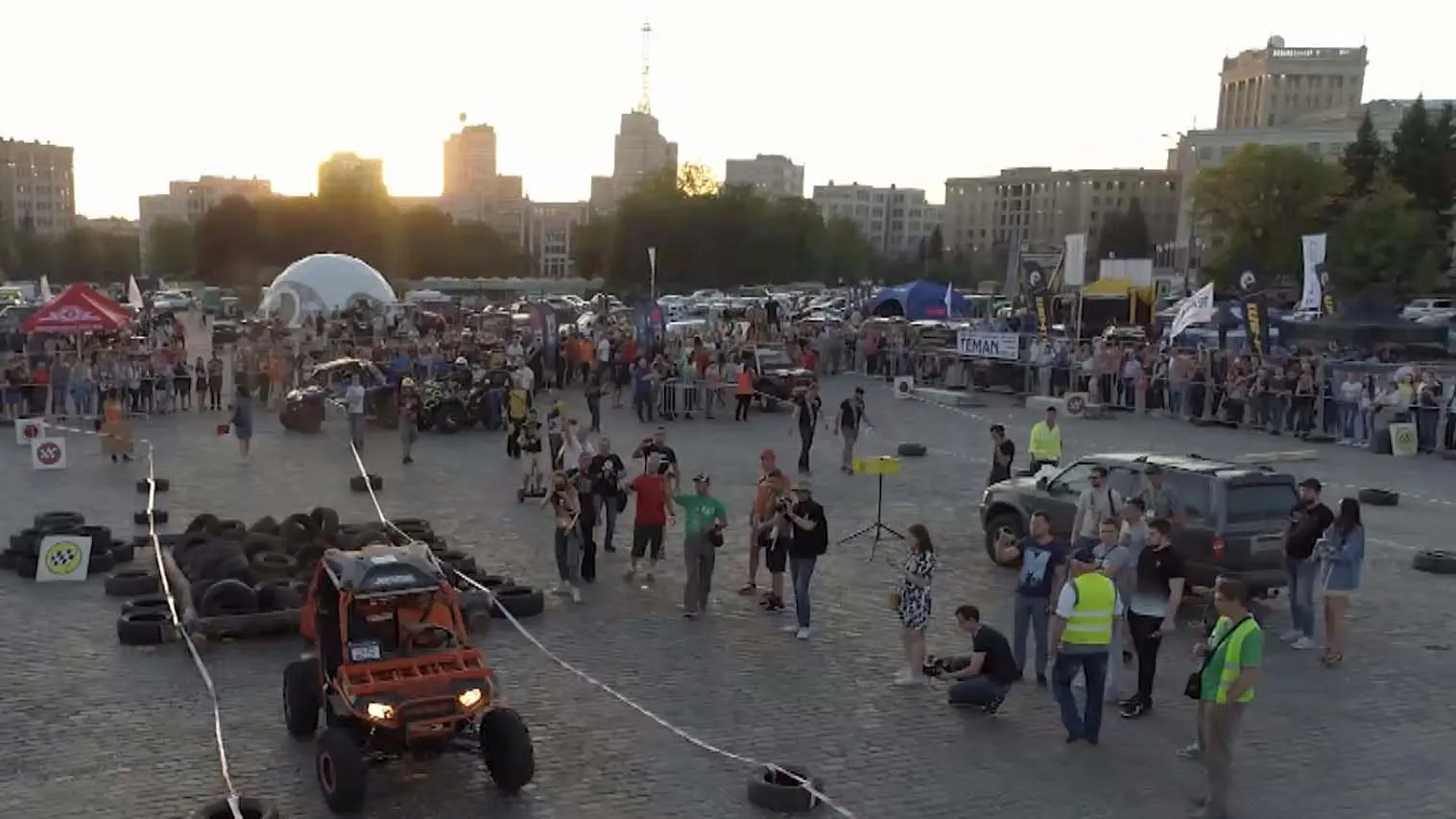 Авто виконували складні трюки Авто виконували складні трюки