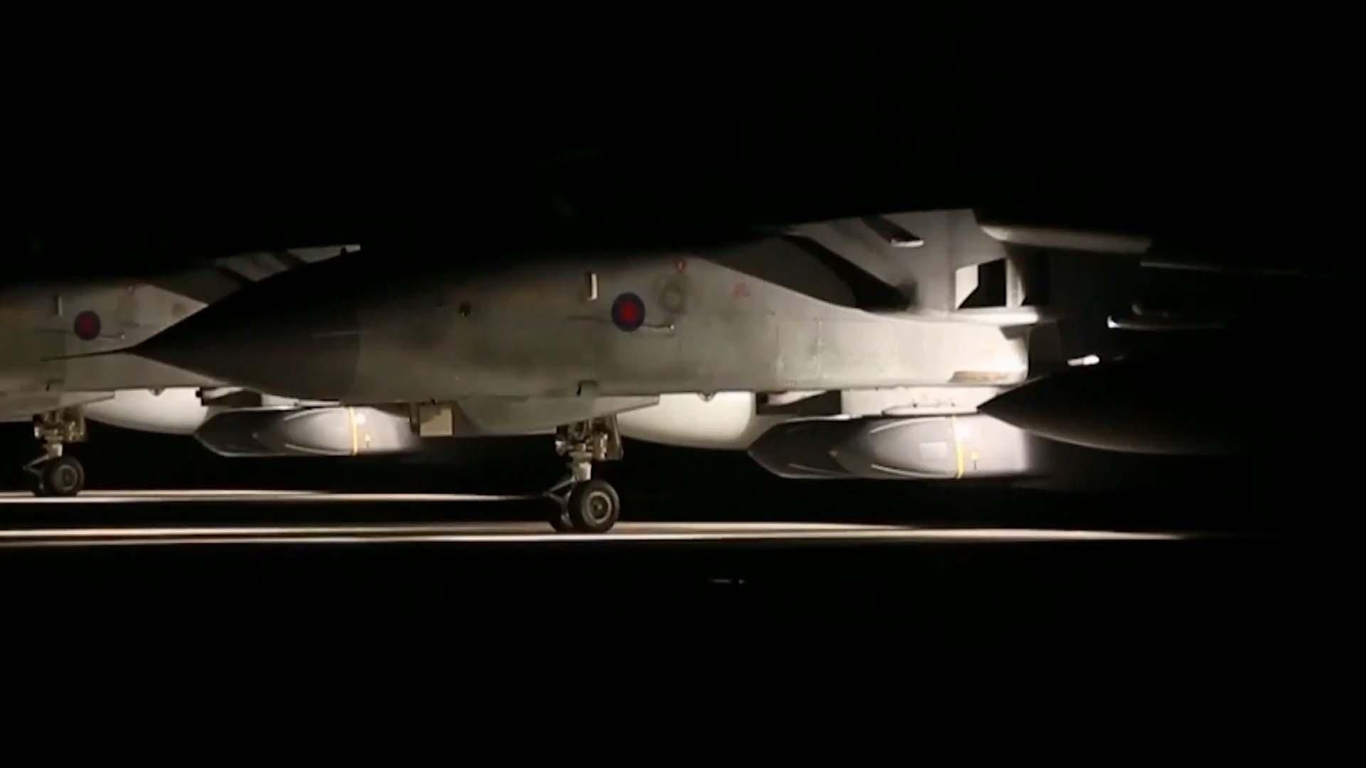 Иракская авиация атаковала позиции Исламского Государства в Сирии Иракская авиация атаковала позиции Исламского Государства в Сирии