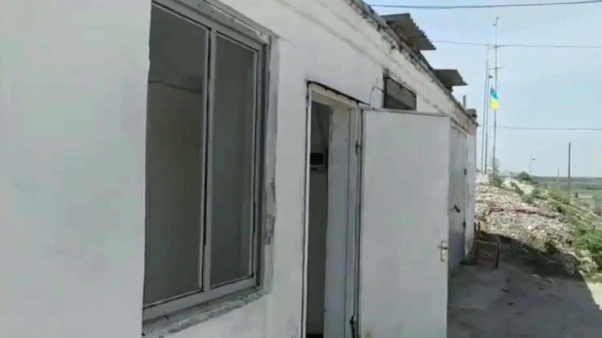 На Донбасі відновив роботу обстріляний проросійськими бойовиками КПП "Гнутове" На Донбасі відновив роботу обстріляний проросійськими бойовиками КПП "Гнутове"