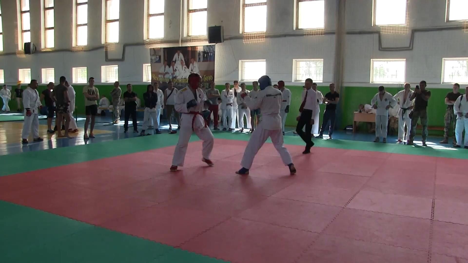 Ожесточенная борьба мужчин: в Житомире военные соревновались за звание сильнейшего Ожесточенная борьба мужчин: в Житомире военные соревновались за звание сильнейшего