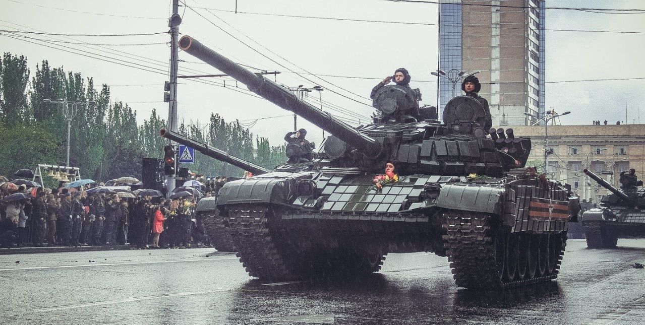 Окупанти влаштували репетицію параду в Луганську: відео Окупанти влаштували репетицію параду в Луганську: відео