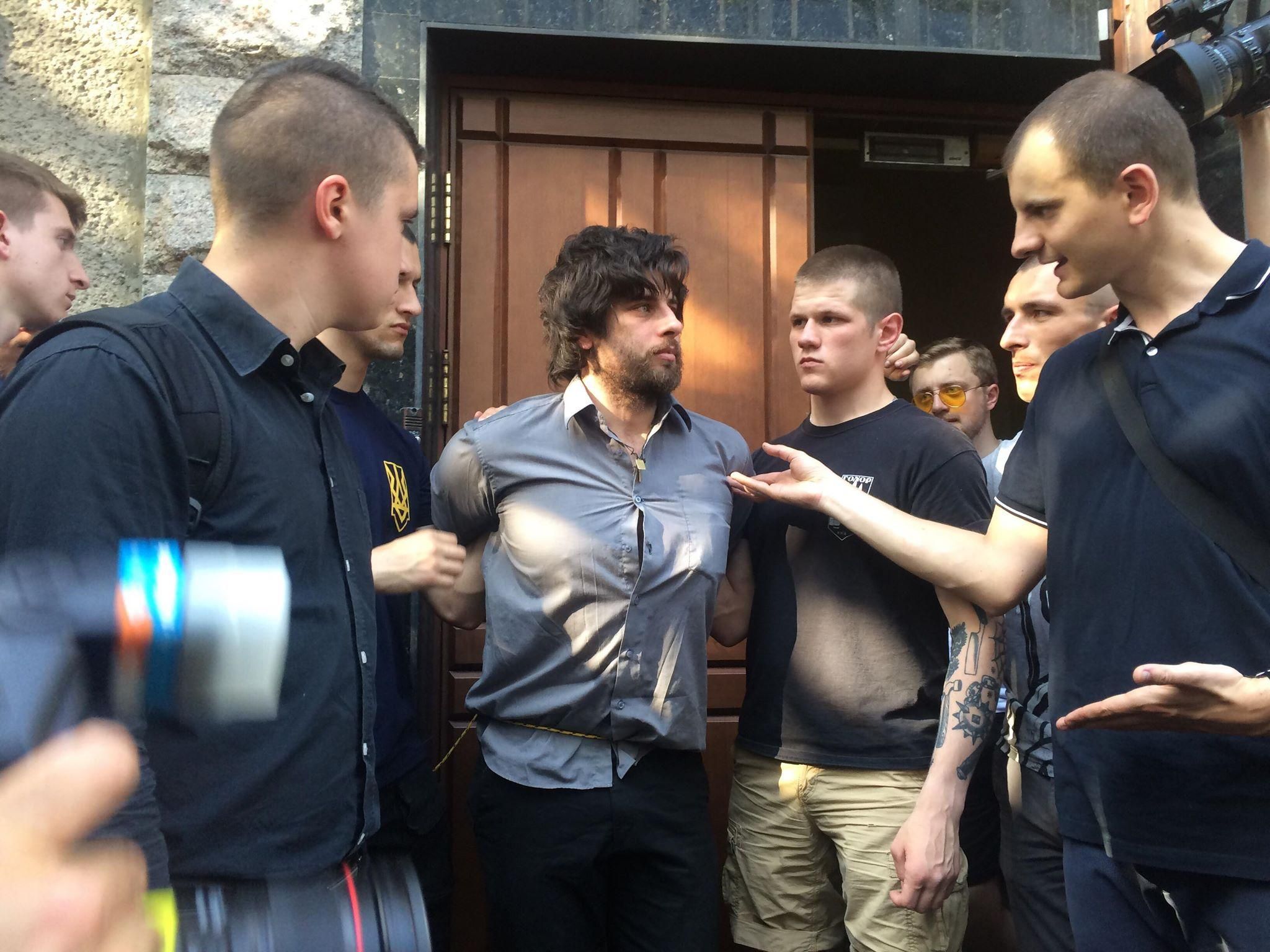 Задержание бразильца Лусварги: боевика могут выдать только Бразилии Задержание бразильца Лусварги: боевика могут выдать только Бразилии