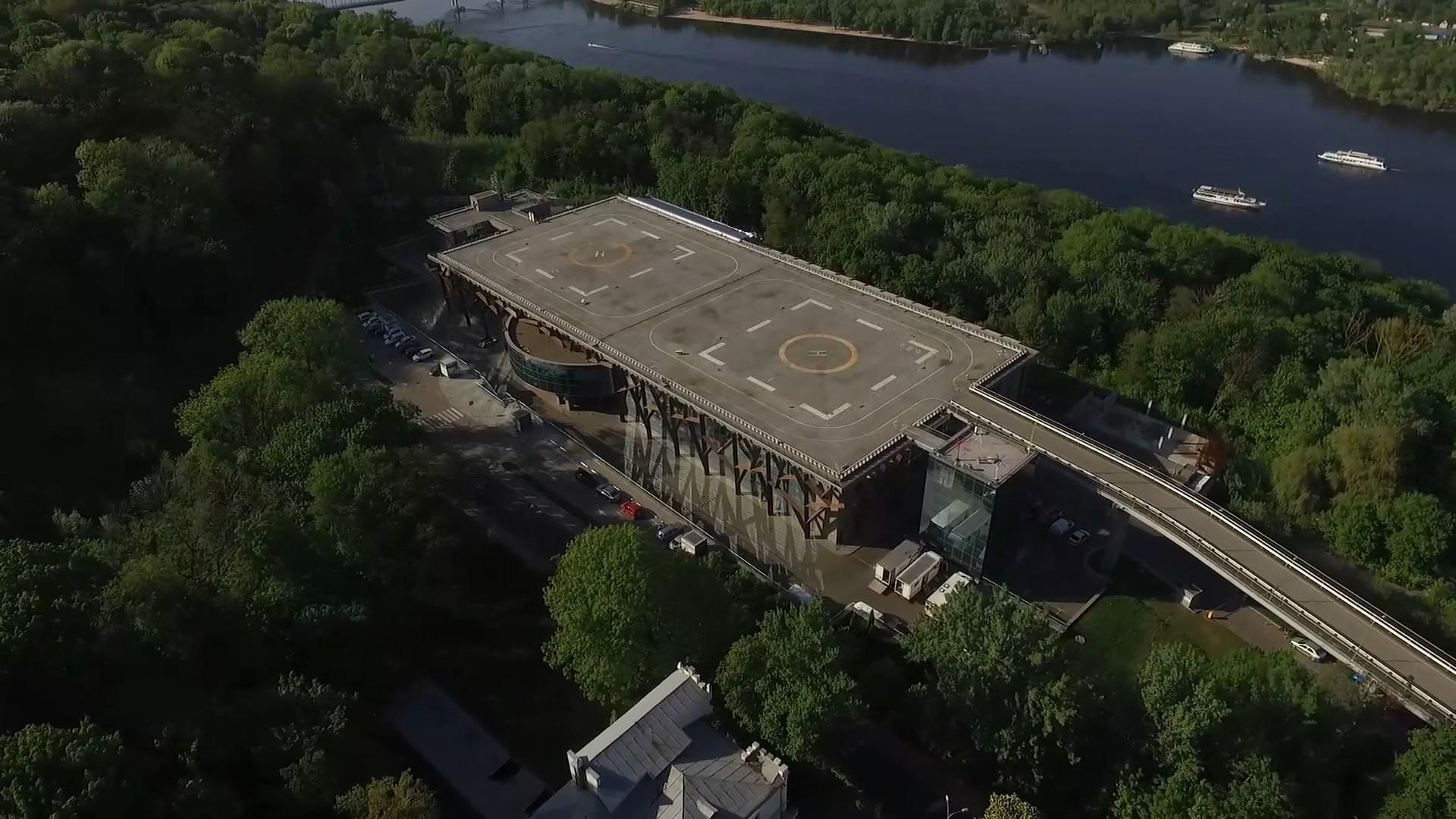 Хто з команди Порошенка став власником вертолітного майданчика Януковича: розслідування Хто з команди Порошенка став власником вертолітного майданчика Януковича: розслідування