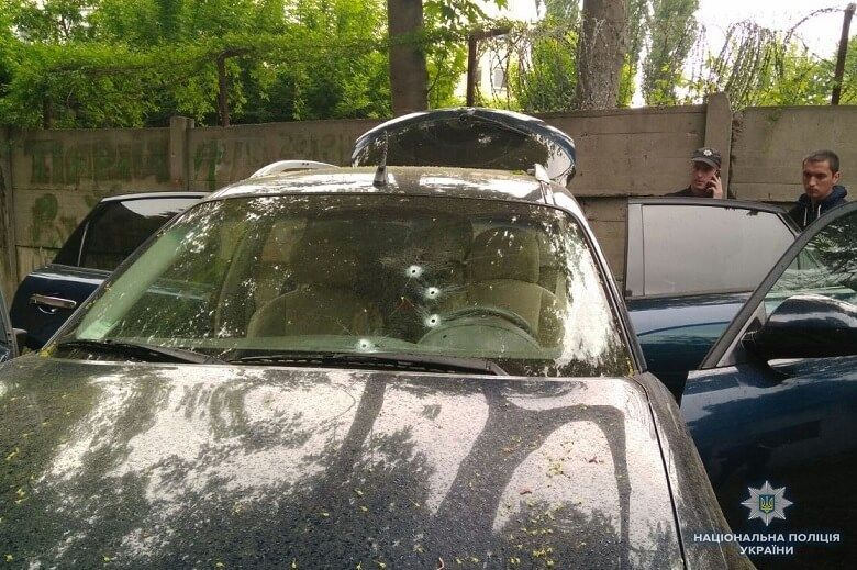 В Киеве обстреляли авто бизнесмена, который поставляет топливо в полиции и Госуправлении делами