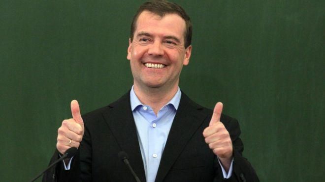 Медведев снова стал премьер-министром России Медведев снова стал премьер-министром России