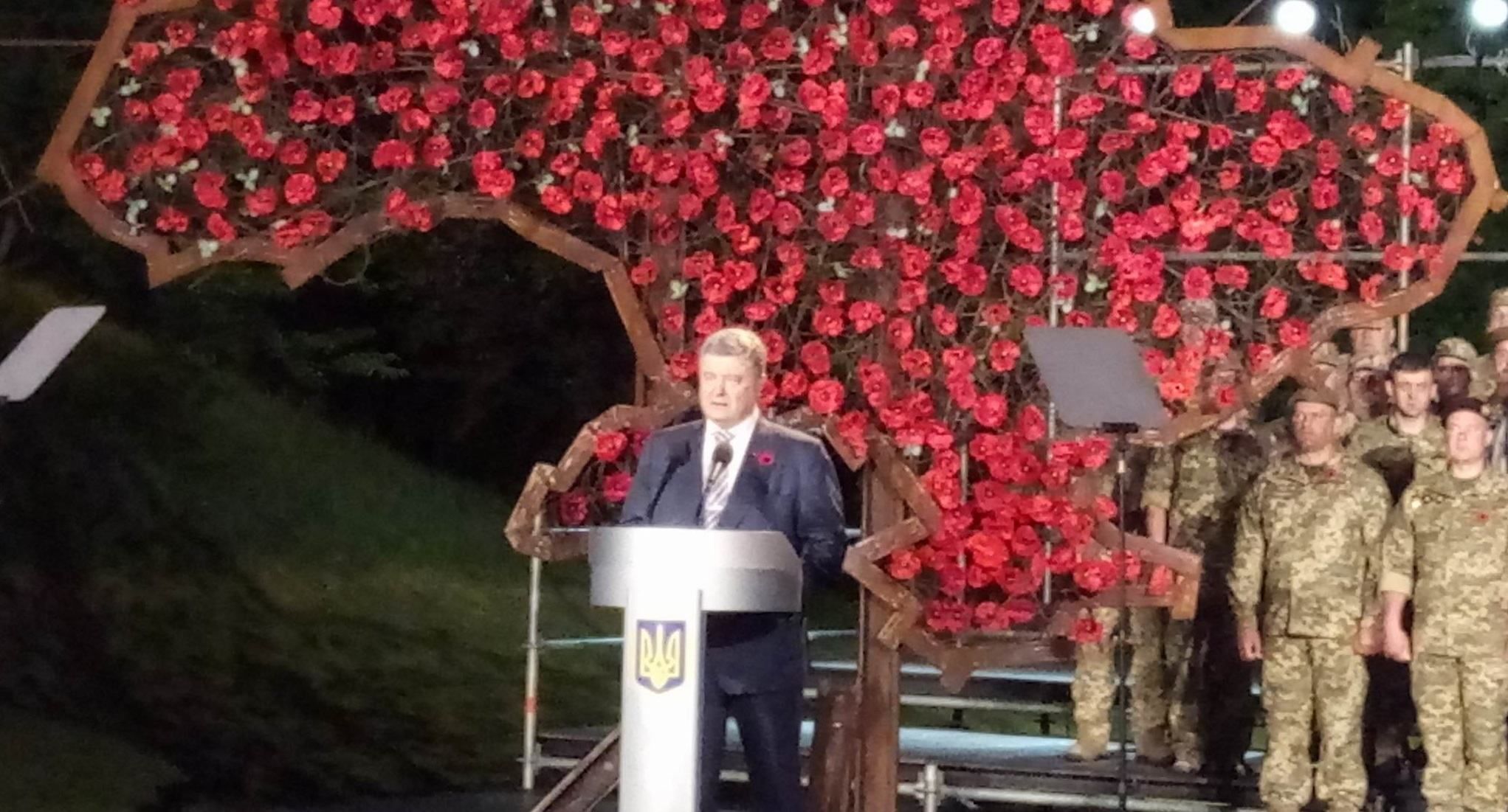 В "них" войну выиграл Сталин, а у нас – народ, – Порошенко В "них" войну выиграл Сталин, а у нас – народ, – Порошенко