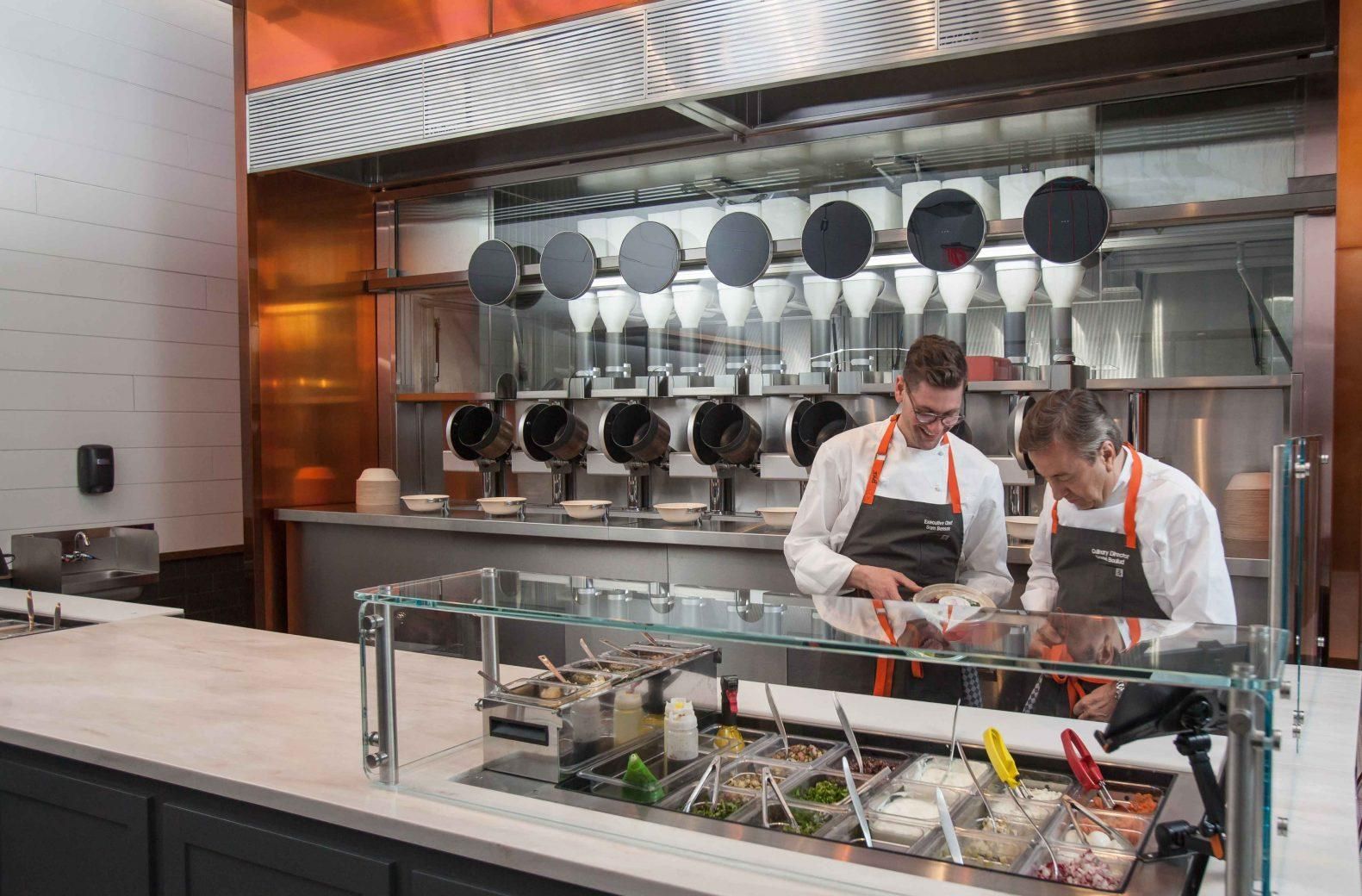 В США открыли ресторан, где приготовлением пищи занимаются роботы
