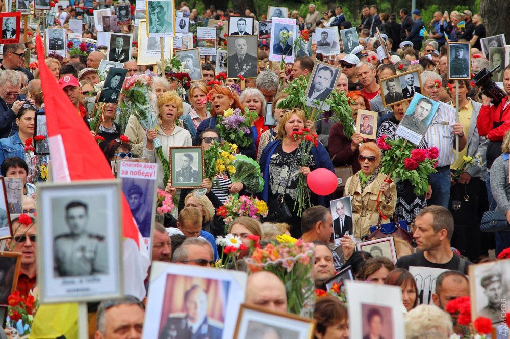 Прославляння Путіна та "георгіївські стрічки": в Одесі пройшла акція "Безсмертний полк"