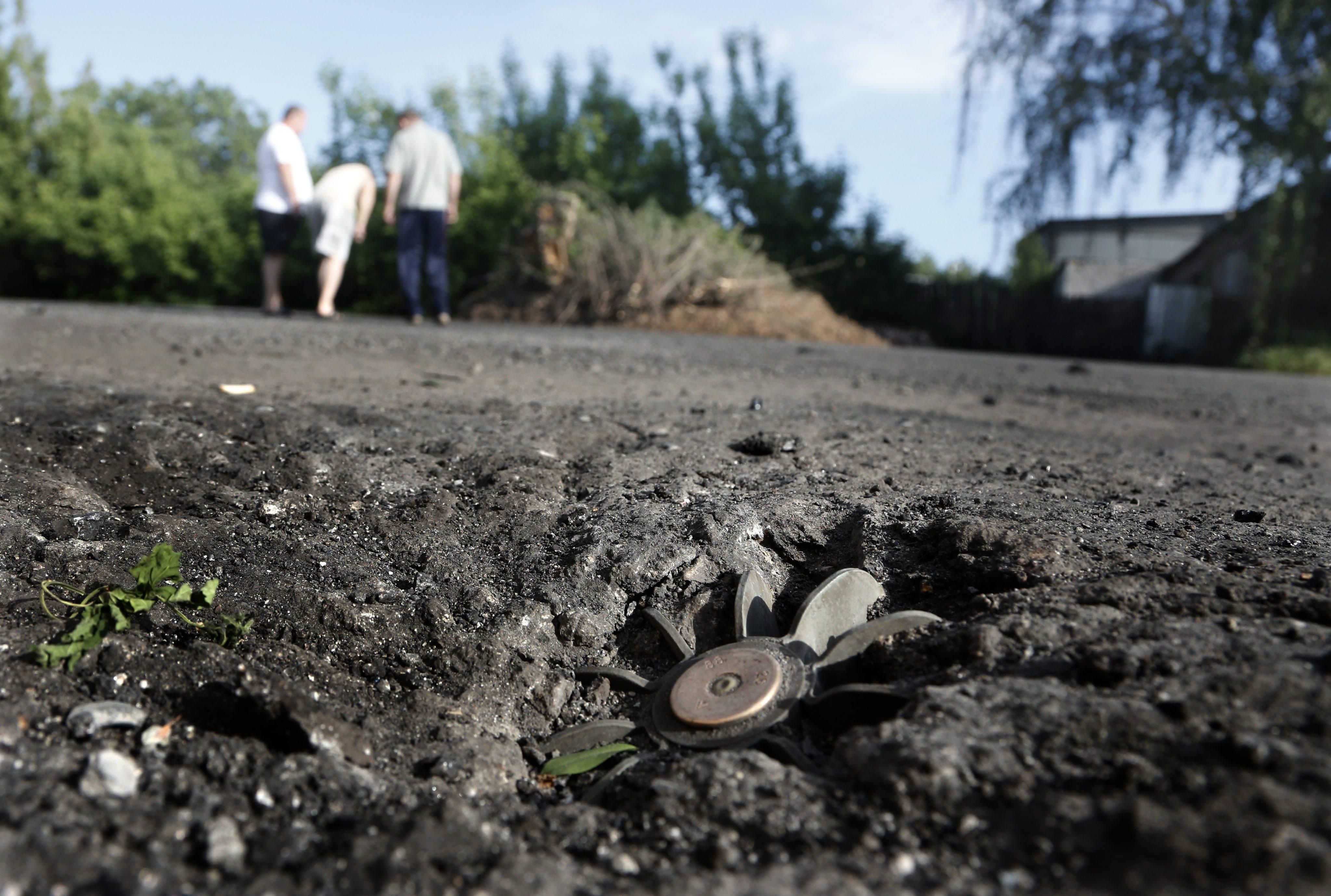 Оккупанты обстреляли Зайцево и Лоскутовку: ранена женщина