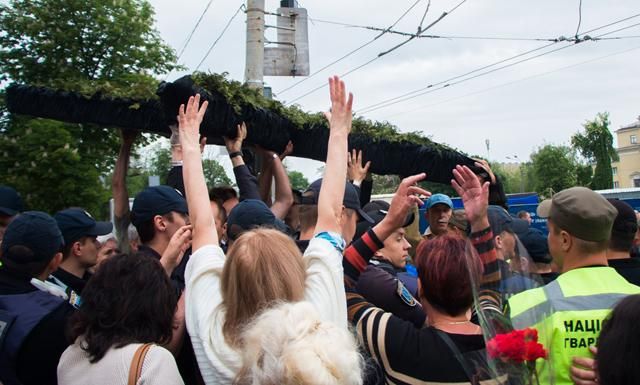 У Дніпрі 9 травня пенсіонери напали на поліцейських