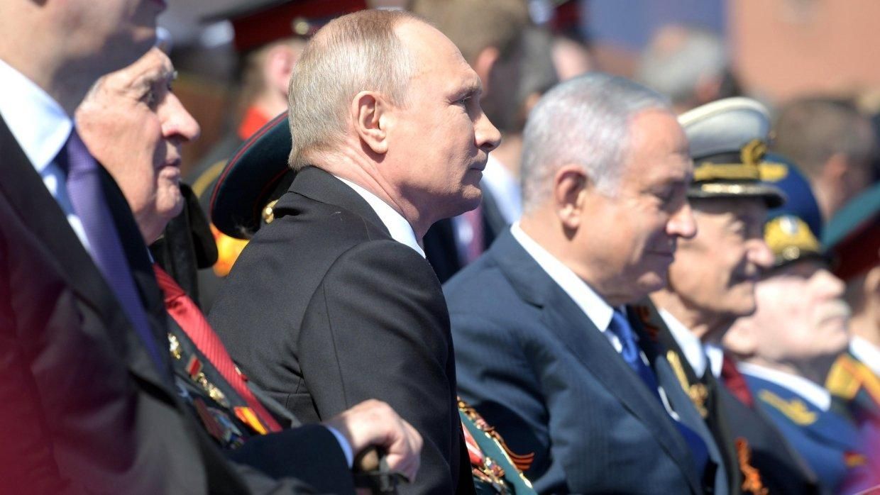 Георгіївська стрічка на білизні та банках з майонезом: Росія абсурдно святкує "Побєдобєсіє" Георгіївська стрічка на білизні та банках з майонезом: Росія абсурдно святкує "Побєдобєсіє"