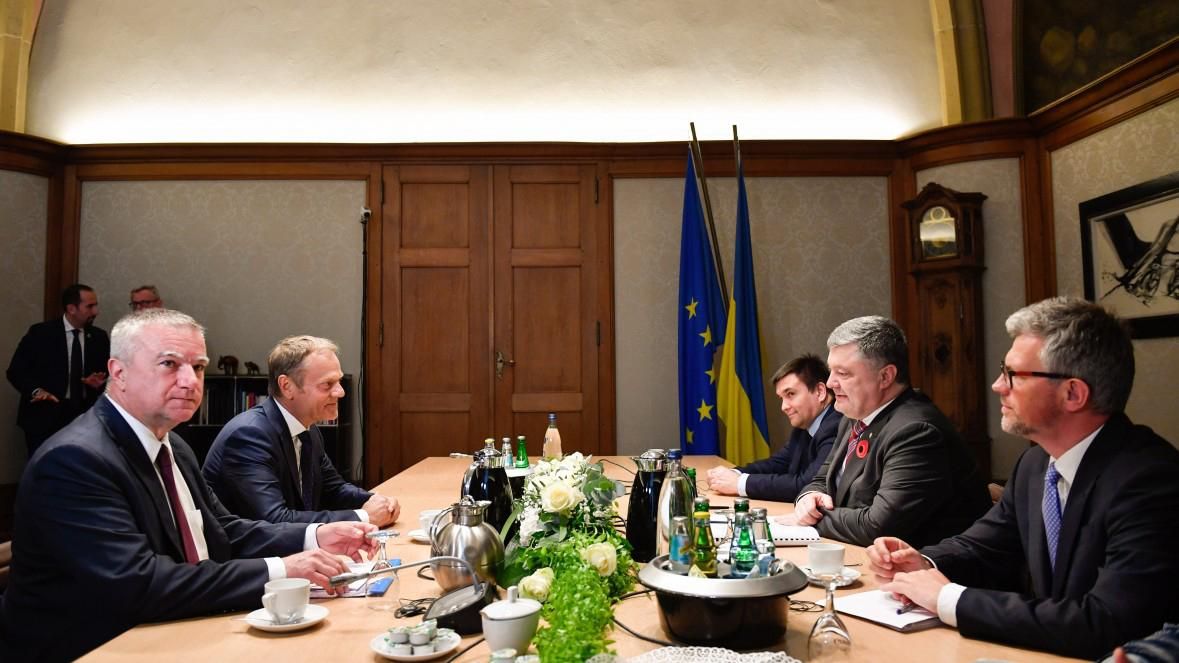 Порошенко встретился с Туском в Германии: детали разговора Порошенко встретился с Туском в Германии: детали разговора