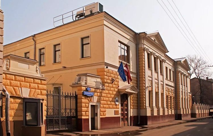 У Москві атакували посольство Латвії