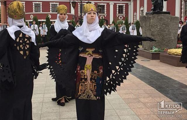 У Кривому Розі 9 травня заспівали про війну росіян у Сирії: відео У Кривому Розі 9 травня заспівали про війну росіян у Сирії: відео