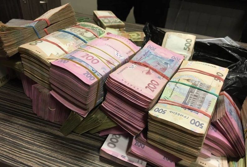 Мерам українських міст збільшили зарплати: відомі суми Мерам українських міст збільшили зарплати: відомі суми