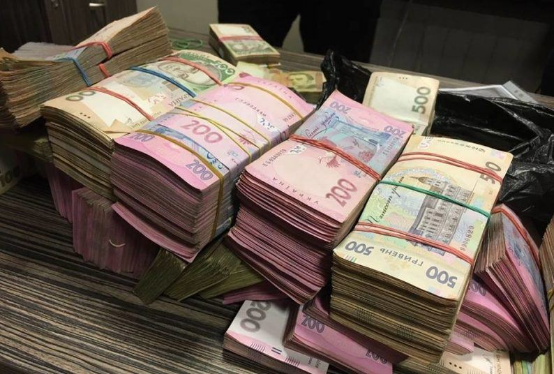 Мэрам украинских городов увеличили зарплаты: известны суммы