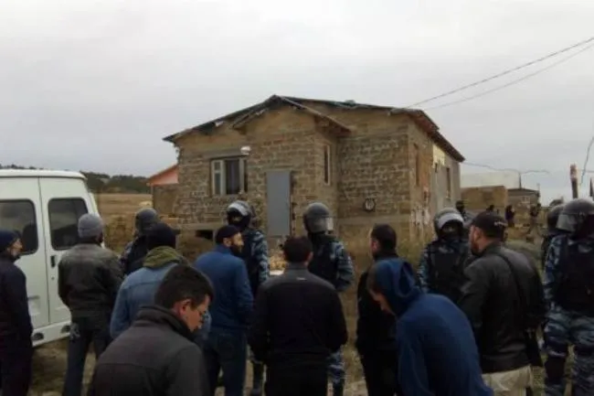 Російська ФСБ проводить обшуки у кримських татар Російська ФСБ проводить обшуки у кримських татар