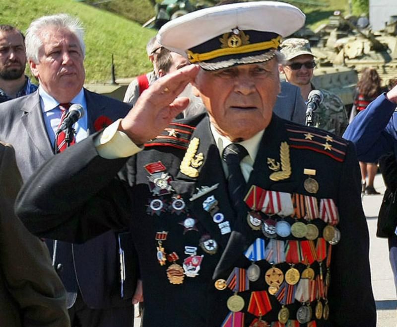 В Запорожье исполнилось 100 лет ветерану Ивану Залужному, который потерял на Донбассе внука