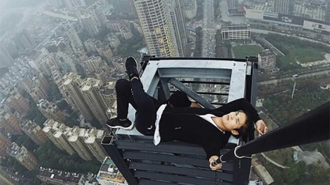 Почему опасные развлечения на крышах недостроев все чаще привлекают молодежь Почему опасные развлечения на крышах недостроев все чаще привлекают молодежь