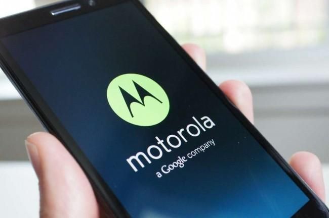 В мережі з'явилися фото патенту нового гнучкого смартфону від Motorola 
