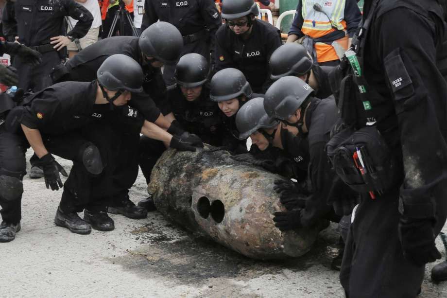 У Гонконзі через бомбу часів Другої світової евакуювали 1200 осіб У Гонконзі через бомбу часів Другої світової евакуювали 1200 осіб