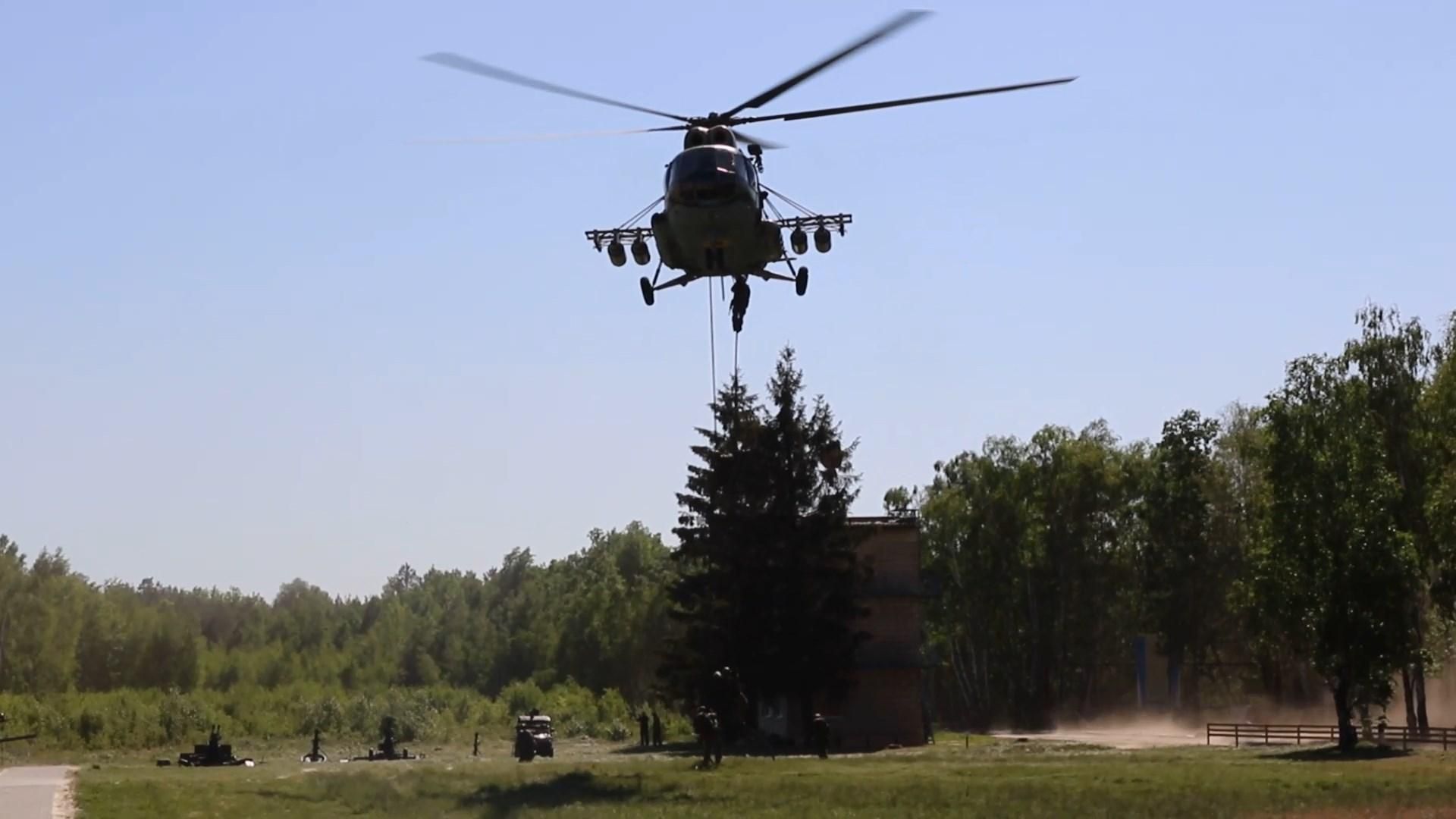 Военные атташе и дипломаты побывали на учениях нацгвардейцев