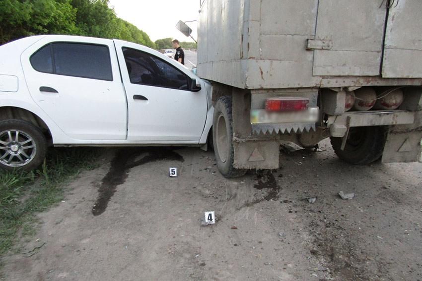 ДТП на Хмельниччині: водій виїхав на зустрічну смугу ДТП на Хмельниччині: водій виїхав на зустрічну смугу