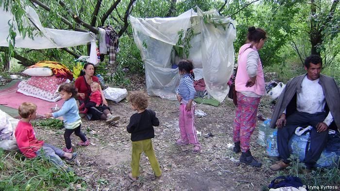 Посольство США призывает расследовать поджог лагеря ромов подо Львовом
