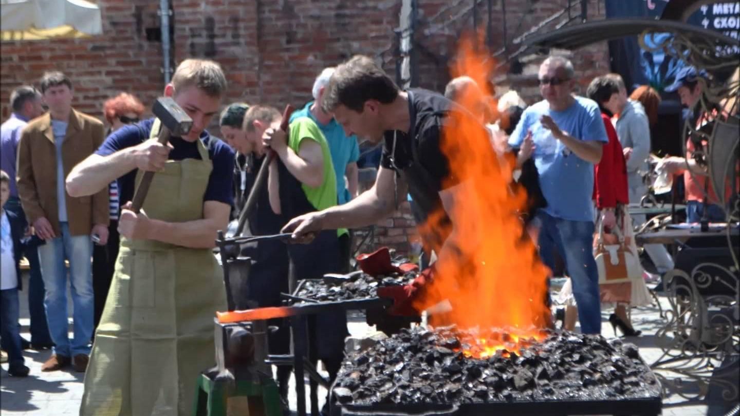 Пылающий огонь и колокола металла: на Прикарпатье стартовал "Праздник кузнецов"