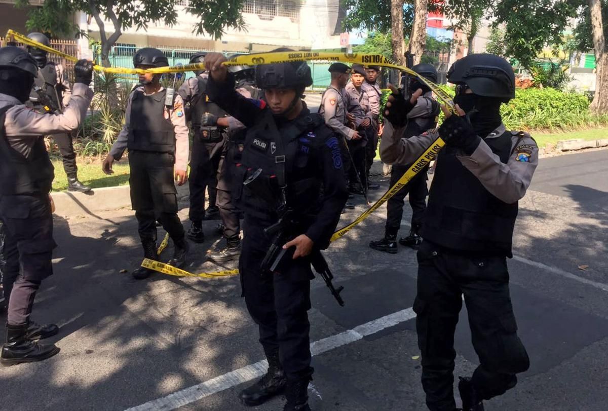 Серия терактов в Индонезии: по меньшей мере 9 человек погибли