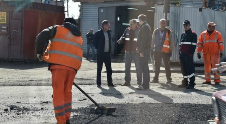 У Росії під час підготовки до ЧС-2018 робочі випадково замурували жінку в її помешканні У Росії під час підготовки до ЧС-2018 робочі випадково замурували жінку в її помешканні