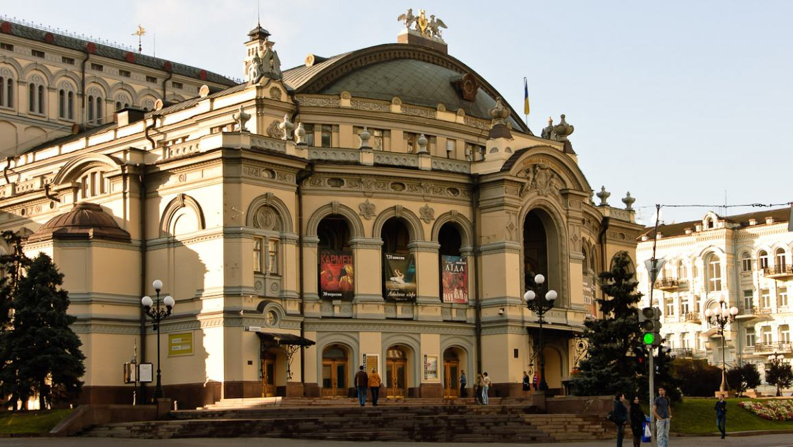 В Национальной опере устроили перформанс в поддержку людей с нарушениями слуха