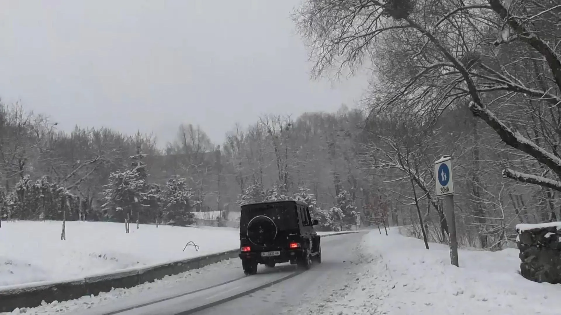 Авто з маєтку порушує правила в Феофанії Авто з маєтку порушує правила в Феофанії