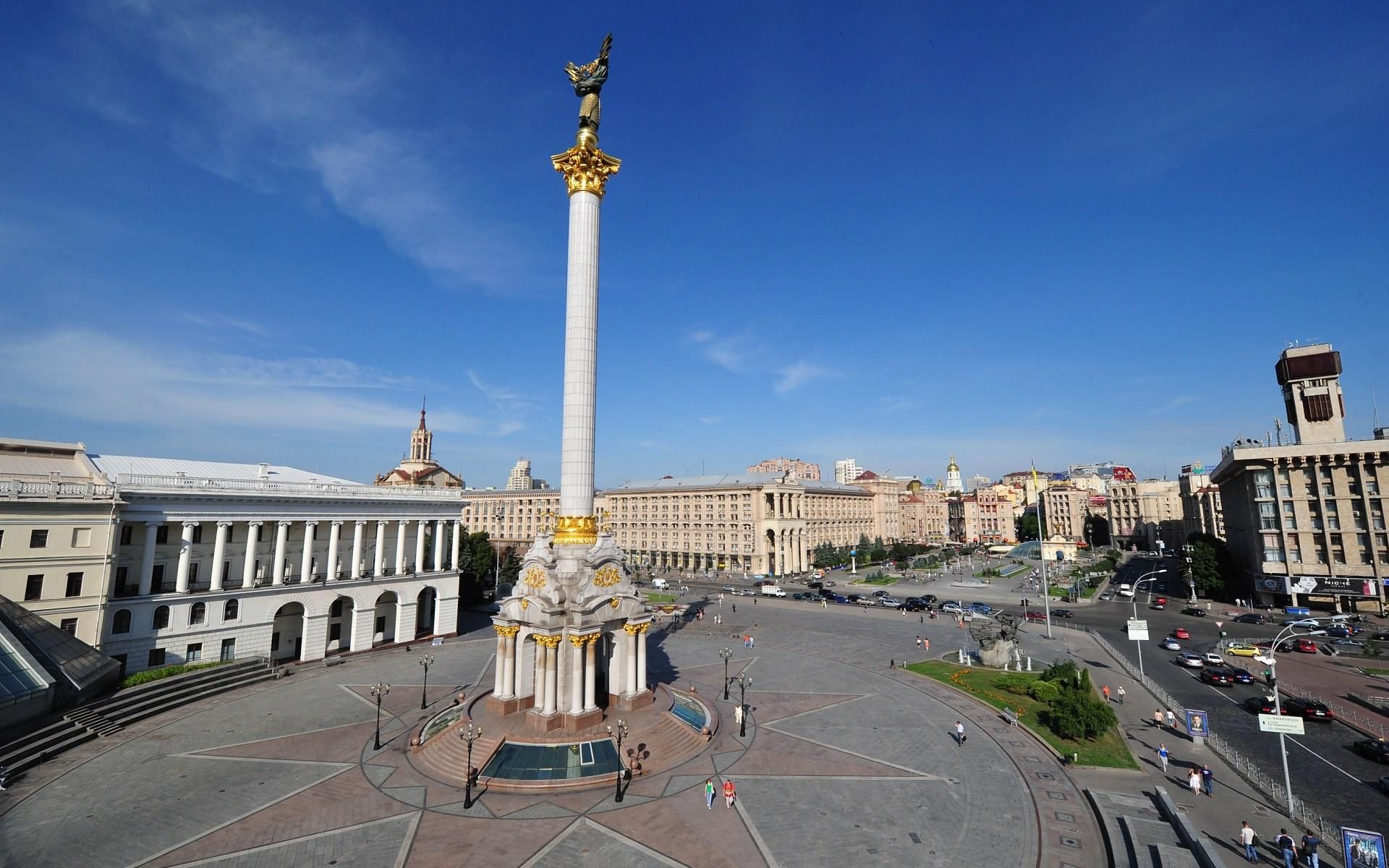 В Киеве перекрыли Крещатик до конца мая В Киеве перекрыли Крещатик до конца мая