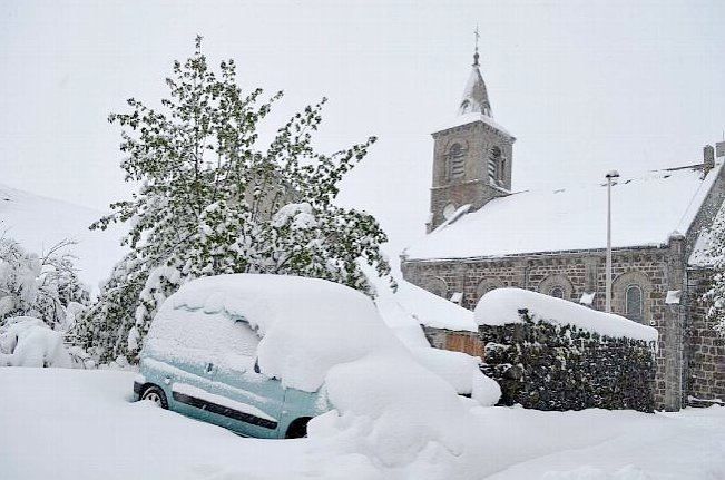 Францию накрыл сильный снегопад: впечатляющие фото
