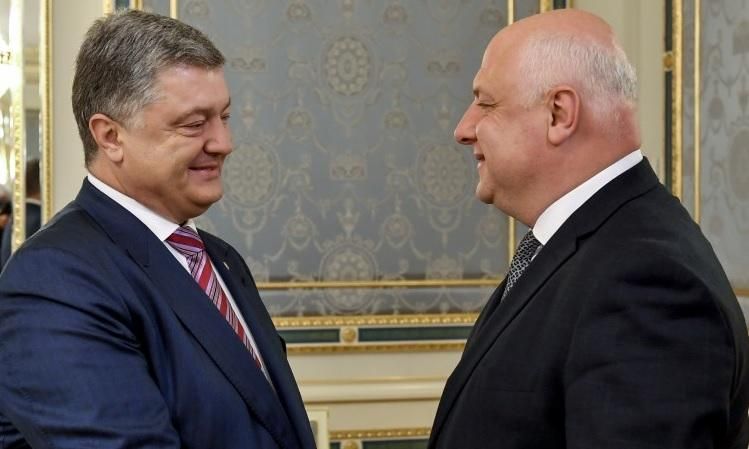Порошенко предложил каждой стране ЕС взять шефство над городами на Донбассе