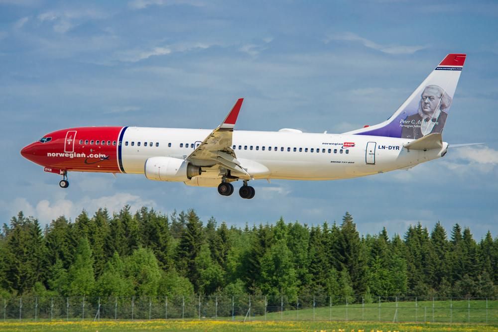 Во Львове экстренно сел самолет: известна причина Во Львове экстренно сел самолет: известна причина