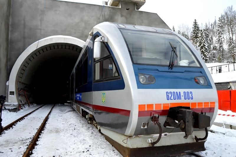 Железнодорожный Бескидский тоннель заработает до конца мая, – Гройсман
