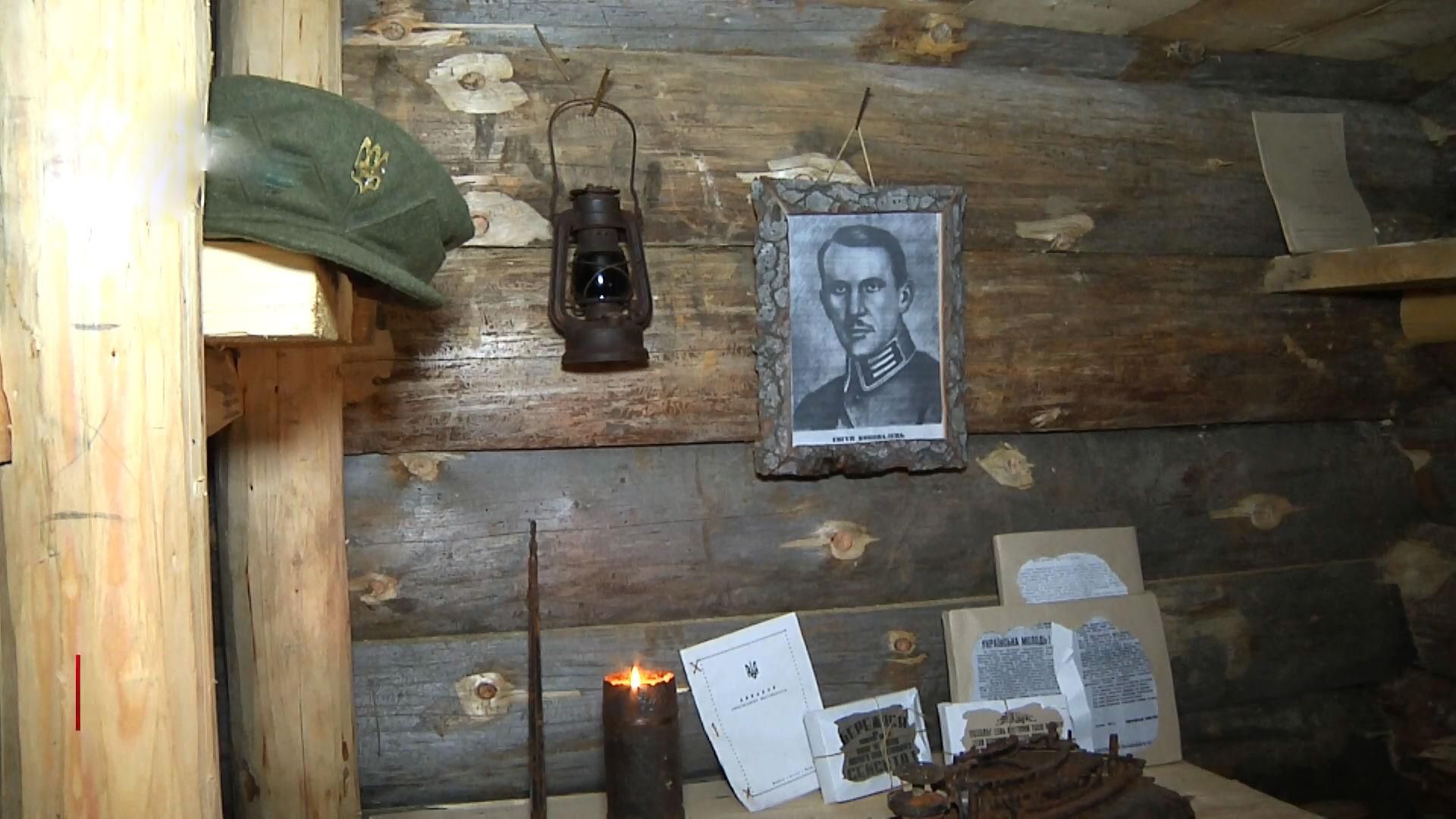 На Прикарпатье восстановили настоящую землянку времен УПА На Прикарпатье восстановили настоящую землянку времен УПА