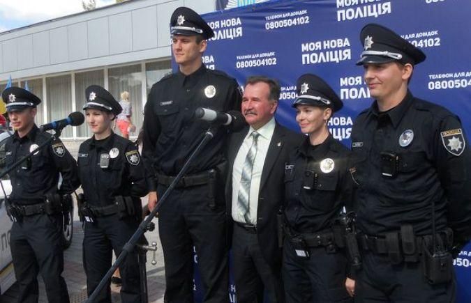 В Херсоне заработала патрульная полиция Крыма и Севастополя В Херсоне заработала патрульная полиция Крыма и Севастополя