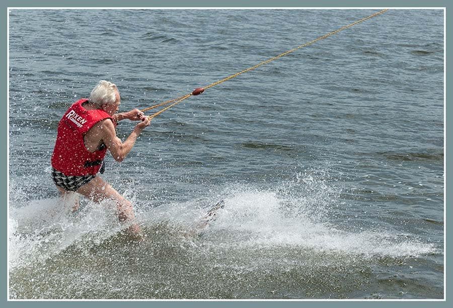 В Днепре умер легендарный пенсионер-экстремал В Днепре умер легендарный пенсионер-экстремал