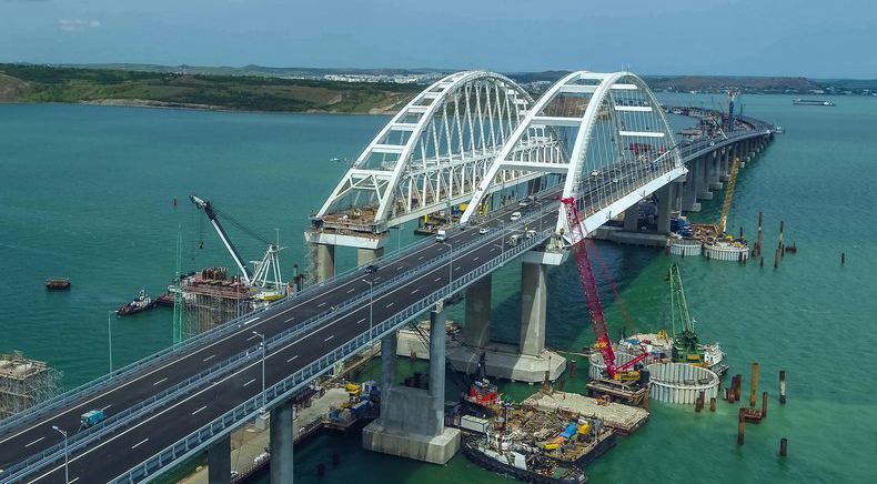 Україна готує відповідь на відкриття Росією Кримського мосту, – Гройсман