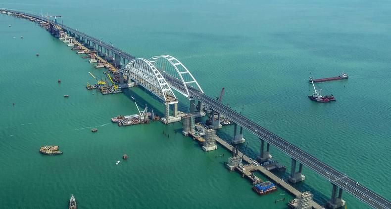 Будівництво Кримського мосту: ще одна країна різко засудила дії Росії