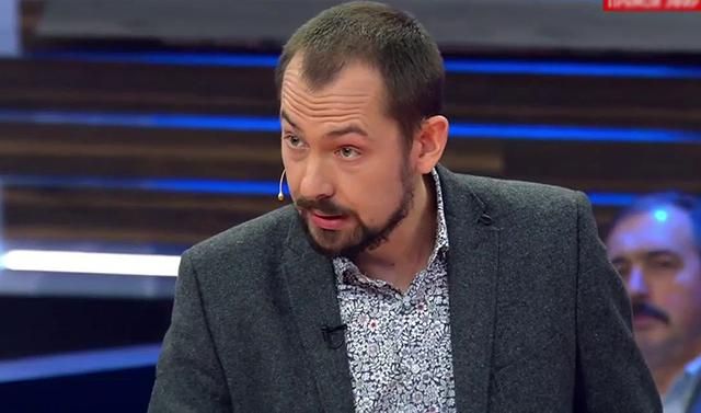 Український журналіст на російському ТБ дав словесної прочуханки щодо Кримського мосту Український журналіст на російському ТБ дав словесної прочуханки щодо Кримського мосту