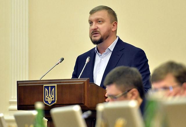 В Украине заработала "доска позора" с предприятиями, которые задолжали зарплаты В Украине заработала "доска позора" с предприятиями, которые задолжали зарплаты