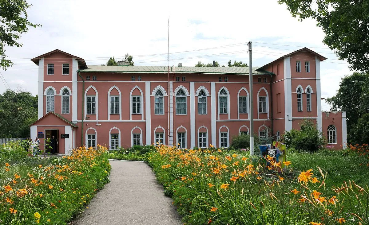 Маєток графа Підгорічані, в якому розташовано Пархомівський історико-художній музей імені П. Ф. Луньова 