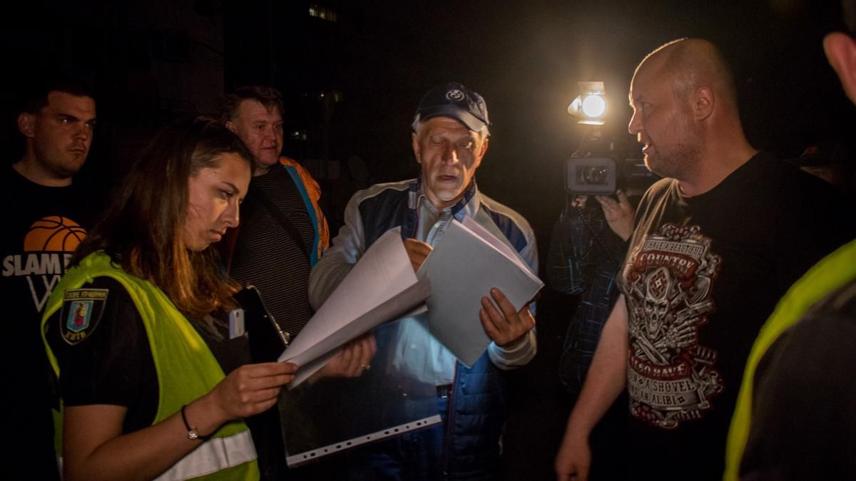 Массовая драка с участием полиции и коммунальщиков произошла в Киеве
