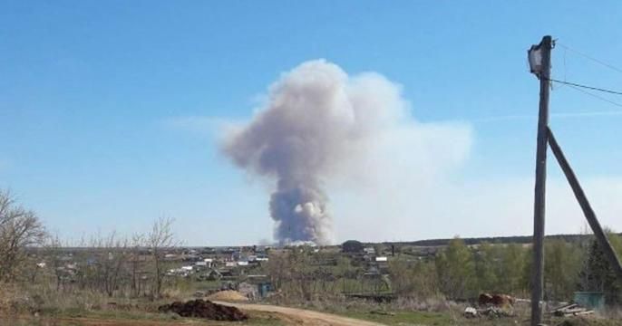 У Росії вибухають військові склади: фото та відео